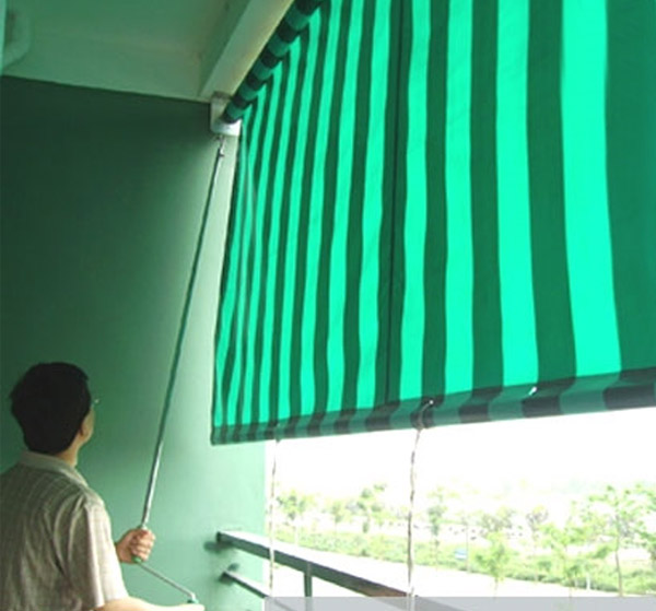 Bạt che nắng mưa lò xo tự cuốn