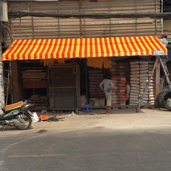 Lắp đặt mái hiên di động tay quay