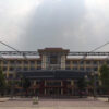 Mái xếp che sân trường học
