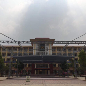 Mái xếp che sân trường học