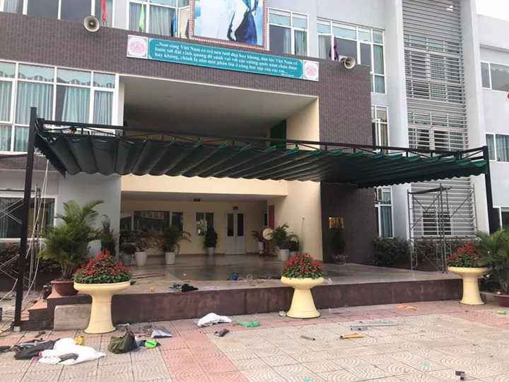 Lắp mái xếp lượn sóng che nắng mưa